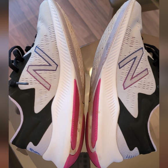 Women's New Balance Dynasoft Pesu V1 Running Shoe - Picture 6 of 8